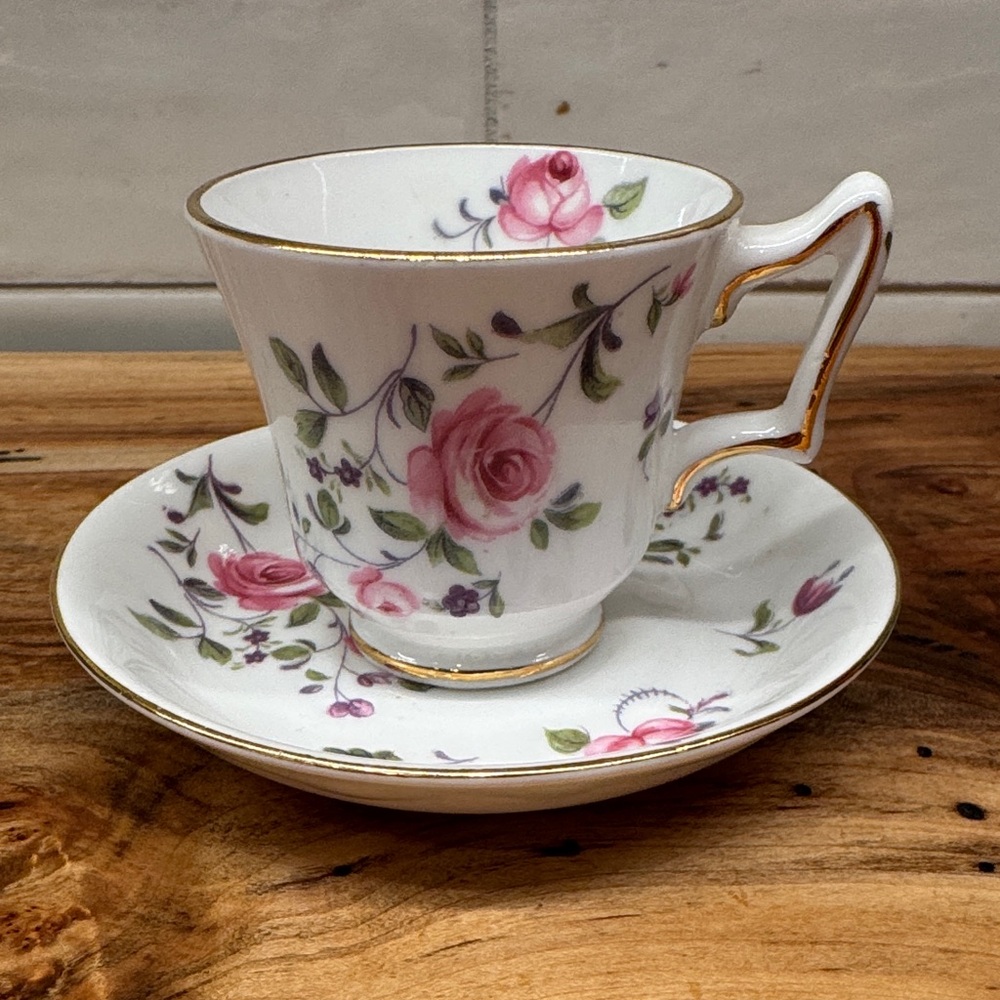 Elegant Floral Mug with Gold Accents